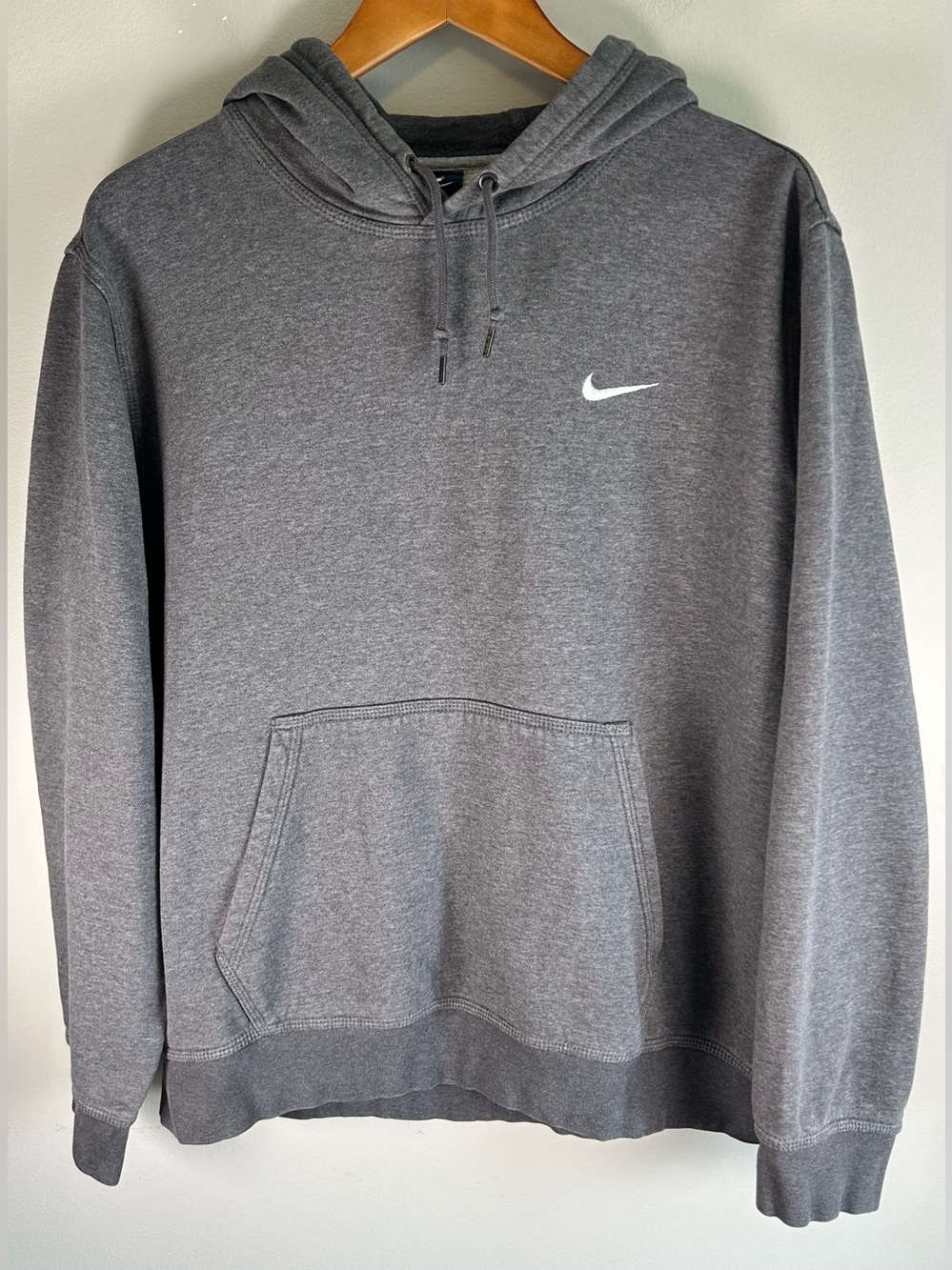 Nike Men’s Hoodie Sweater Size XL Gray Embroidered Logo Blue Tag Hood Vintage